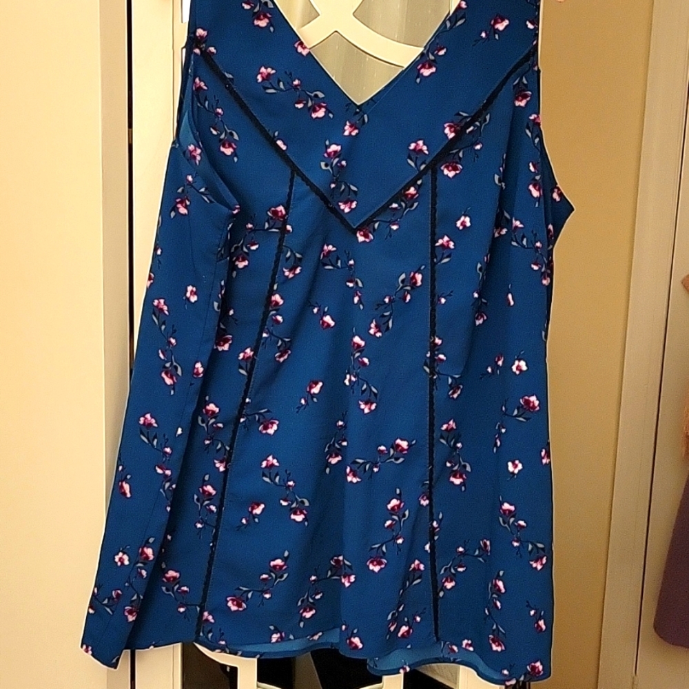 Teal floral V-neck sleeveless top